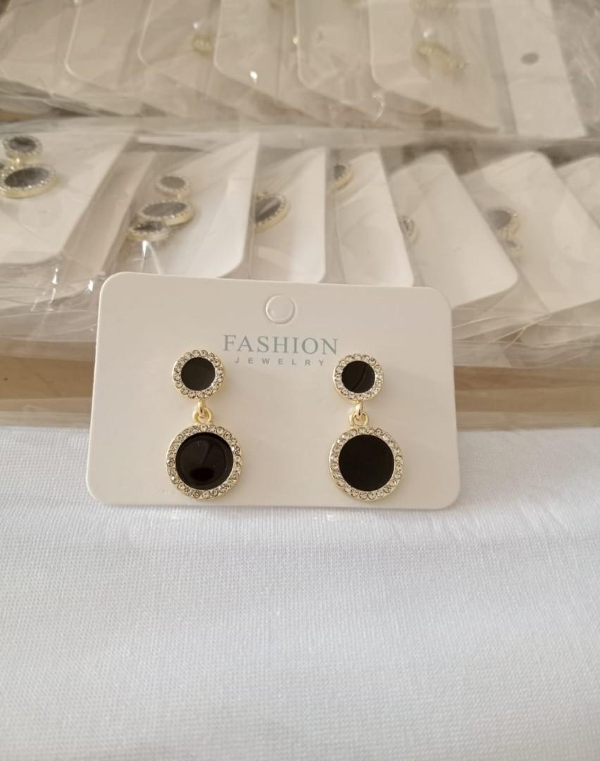 Elegant Black and Gold Dangle Drop Earrings for Women – Stylish Long Earrings with Sparkling Crystal Trim, Lightweight Statement Jewelry