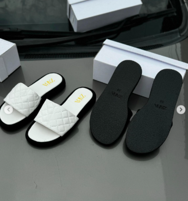 ZARA Women’s Luxe Quilted Faux Leather Slide Sandals with Cushioned Footbed and Contrast Sole – White & Black Open-Toe Slip-Ons