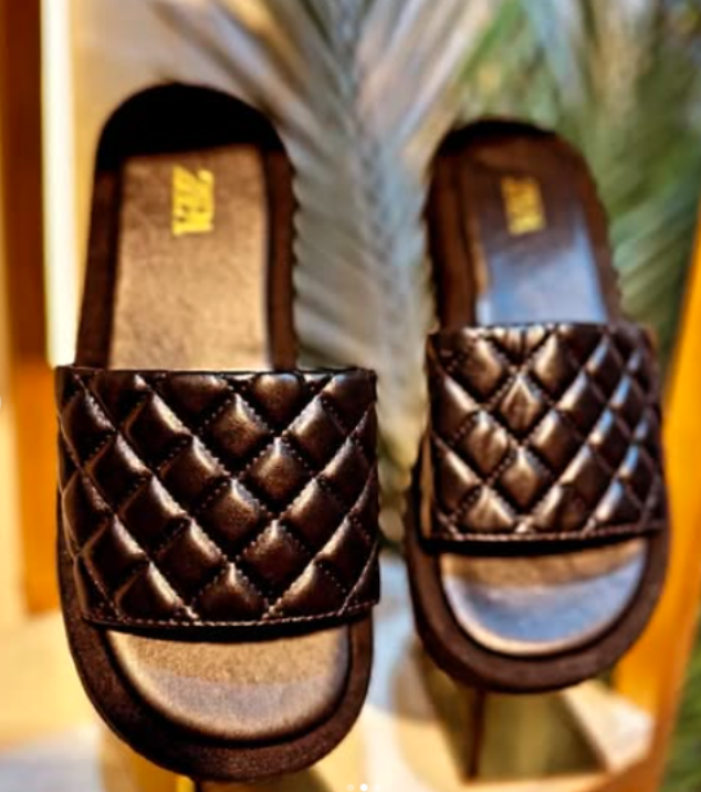ZARA Women’s Luxe Quilted Faux Leather Slide Sandals with Cushioned Footbed and Contrast Sole – White & Black Open-Toe Slip-Ons