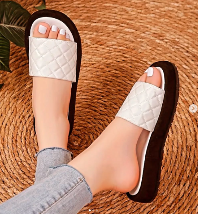ZARA Women’s Luxe Quilted Faux Leather Slide Sandals with Cushioned Footbed and Contrast Sole – White & Black Open-Toe Slip-Ons