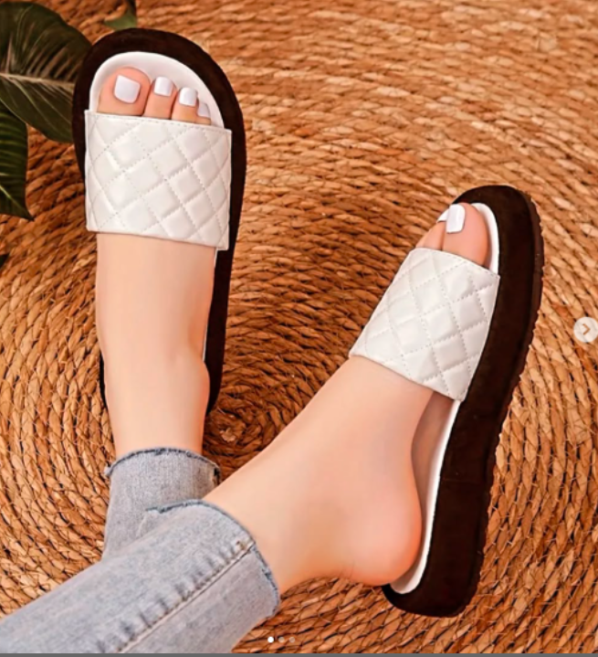 ZARA Women’s Luxe Quilted Faux Leather Slide Sandals with Cushioned Footbed and Contrast Sole – White & Black Open-Toe Slip-Ons