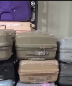 🥭🥭3 Pieces PVC High Quality Travel Suitcase Travel Bag Travel Briefcase With Wheel🥭🥭Made of durable PVC material Lightweight and easy to transport 3-piece set: large suitcase,