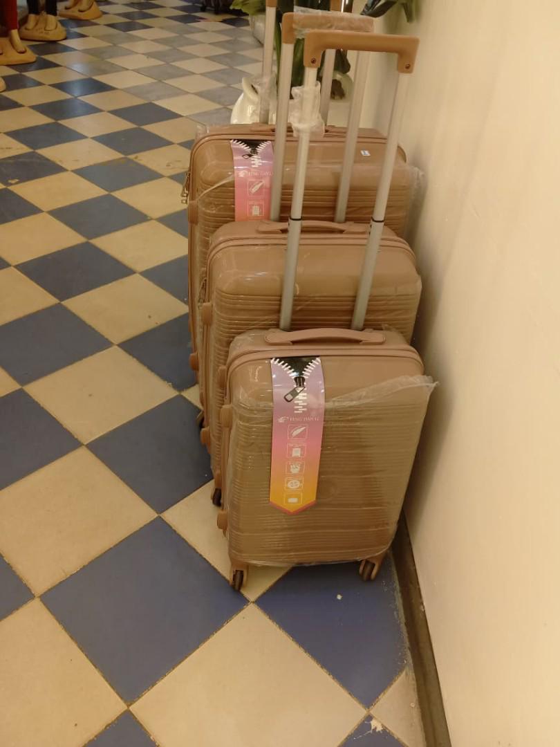 🥭🥭3 Pieces PVC High Quality Travel Suitcase Travel Bag Travel Briefcase With Wheel🥭🥭Made of durable PVC material Lightweight and easy to transport 3-piece set: large suitcase,