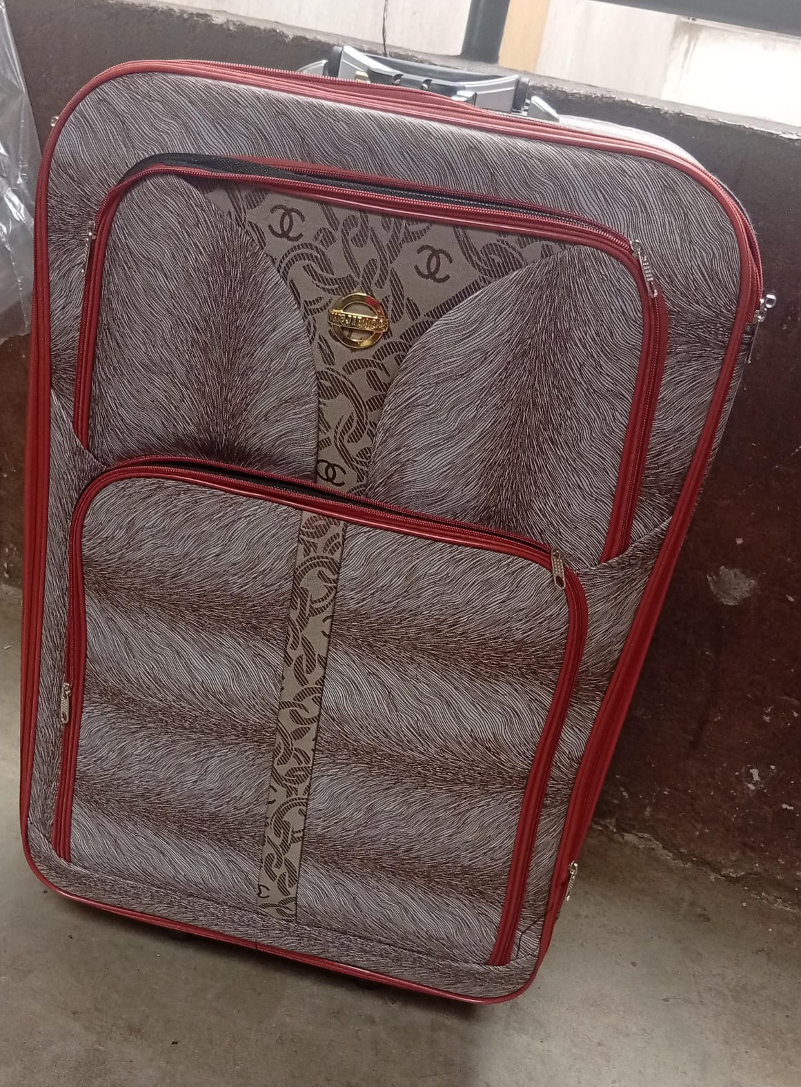"Three Bags, One Smart Solution – The 3-in-1 Suitcase adapts to your travel needs, separating into carry-on, check-in, or combining into one sleek powerhouse. Travel light, travel right!"