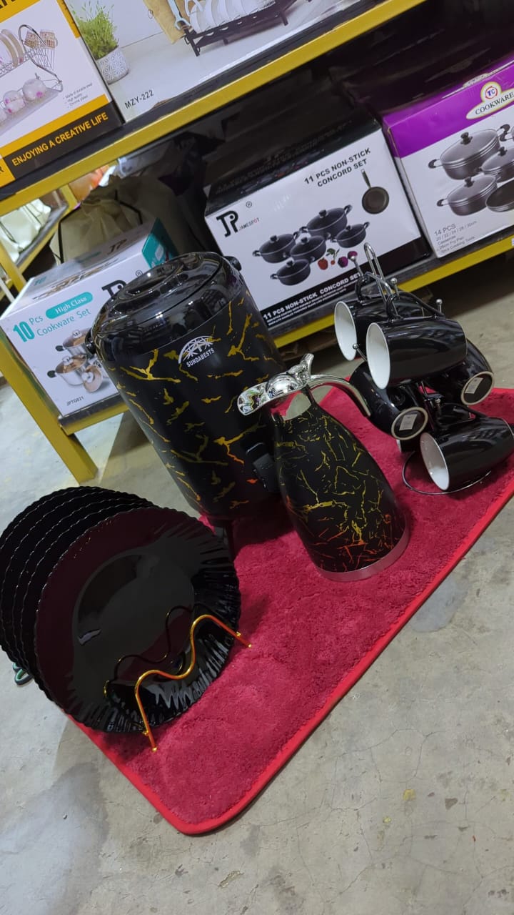 Quality breakfast sets  ‼️‼️

6 coffee cups

1 flask capacity 2litres 

6 plates 

1 tea urn capacity 9.5 litres
