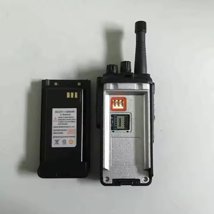 GPS Network WIFI Android Internet Radio Receiver With 2G/3G SIM Card Radio HELIDA CD880  Wcdma 3G Handheld Walkie Talkie