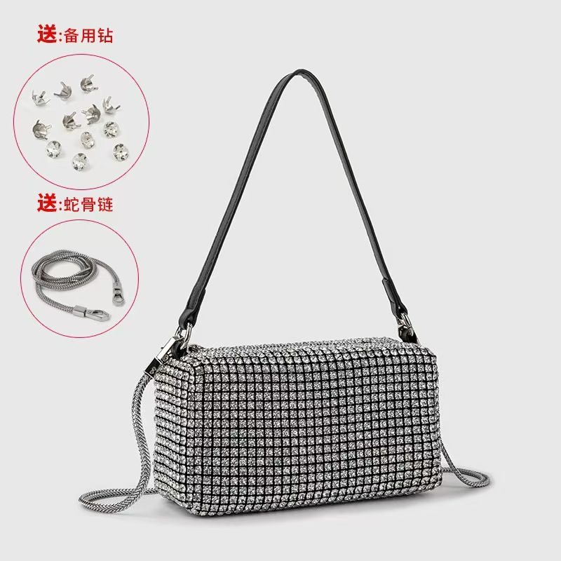 Glamorous Rhinestone Crossbody Bag
Luxury design, full white rhinestones. Detachable pearl handle & silver chain. Elevates outfits, great for parties/daily chic