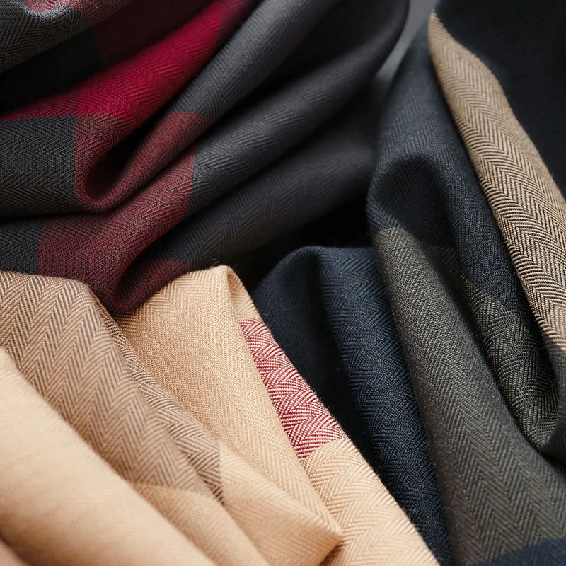 Men's High-End Long-Sleeve Plaid Shirt, Fashionable Casual Wrinkle-Resistant Dress Shirt, Premium Fabric with Classic Check Patterns for Daily & Business Wear