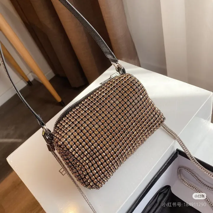 Glamorous Rhinestone Crossbody Bag
Luxury design, full white rhinestones. Detachable pearl handle & silver chain. Elevates outfits, great for parties/daily chic