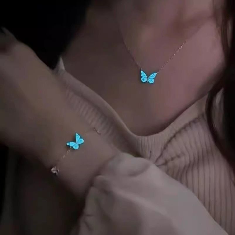 2-Piece Glow-in-the-Dark Butterfly Jewelry Set (Necklace + Bracelet) – Super Budget-Friendly, Luminous Design Makes You Shine | Top Gift for Lovers, Family & Partners | Zawadi ya Mapenzi na Ndugu