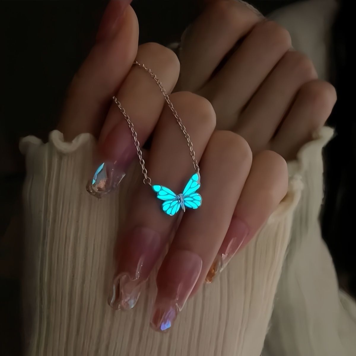 2-Piece Glow-in-the-Dark Butterfly Jewelry Set (Necklace + Bracelet) – Super Budget-Friendly, Luminous Design Makes You Shine | Top Gift for Lovers, Family & Partners | Zawadi ya Mapenzi na Ndugu