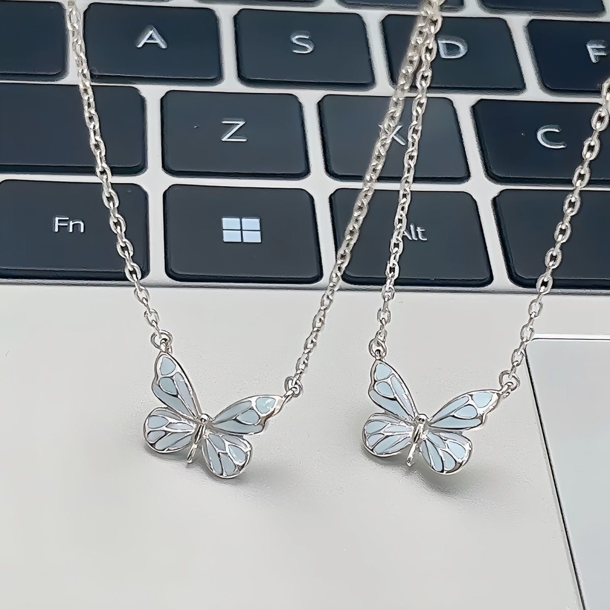 2-Piece Glow-in-the-Dark Butterfly Jewelry Set (Necklace + Bracelet) – Super Budget-Friendly, Luminous Design Makes You Shine | Top Gift for Lovers, Family & Partners | Zawadi ya Mapenzi na Ndugu