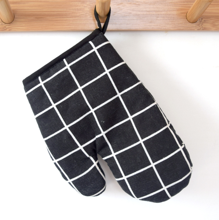 2pcsHigh temperature heat resistant gloves Thickened insulated kitchen oven microwave anti-scalding gloves Baking tools