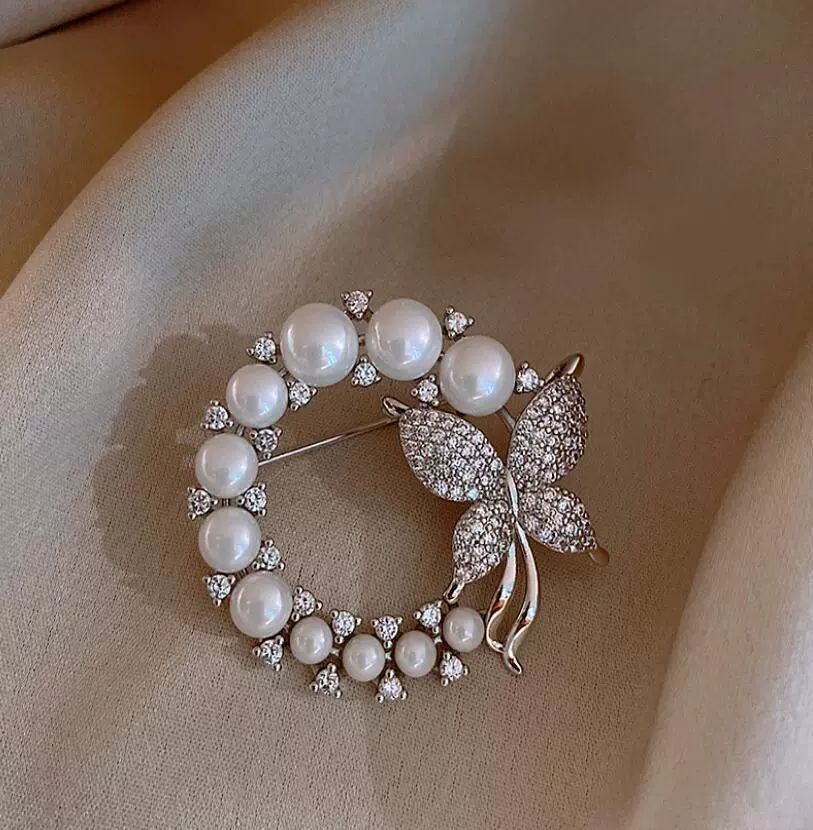1pc Fashion Pearl and Rhinestone Brooches for Women Baroque Trendy Butterfly Pins Clothes Hijabs Accessories Stylish Wedding Gifts A-1263