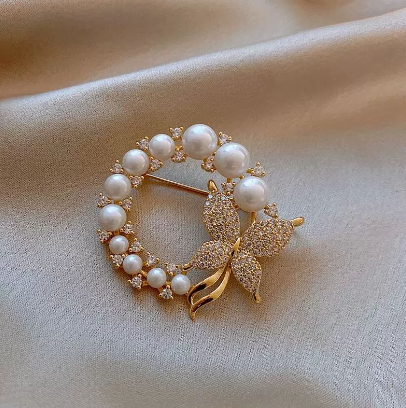 1pc Fashion Pearl and Rhinestone Brooches for Women Baroque Trendy Butterfly Pins Clothes Hijabs Accessories Stylish Wedding Gifts A-1263
