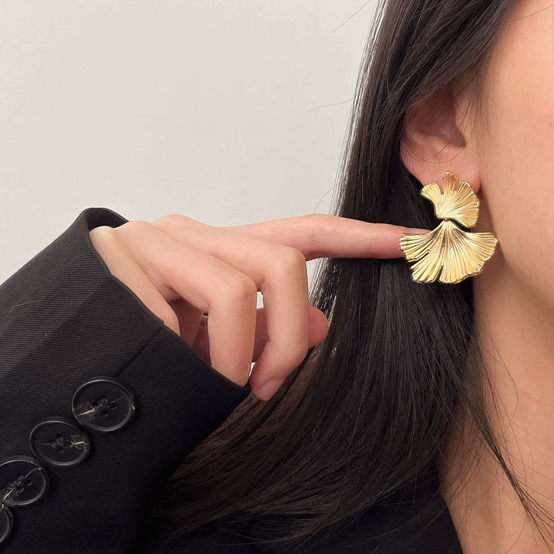 Simple Silver Color Metal Big Plant Ginkgo Leaf Earrings for Women Fashion Statement Stud Earring Jewelry Gift Pendiente A-2053