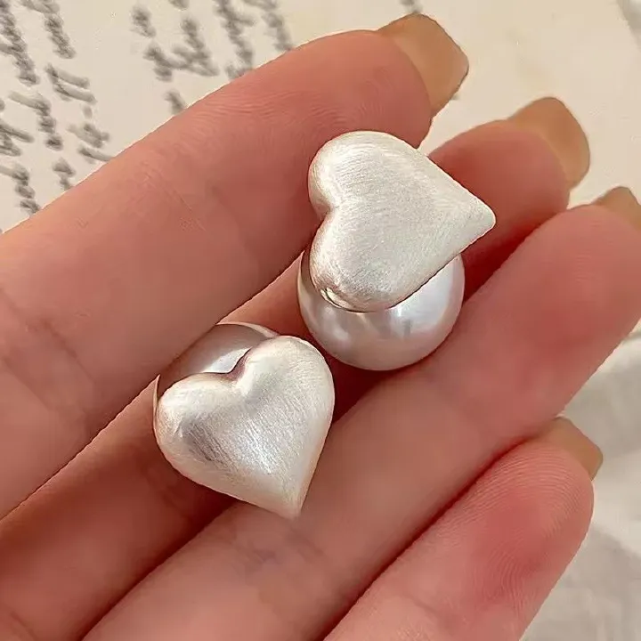 1 pair of brushed metal pearl brushed heart-shaped earrings silver needle earrings