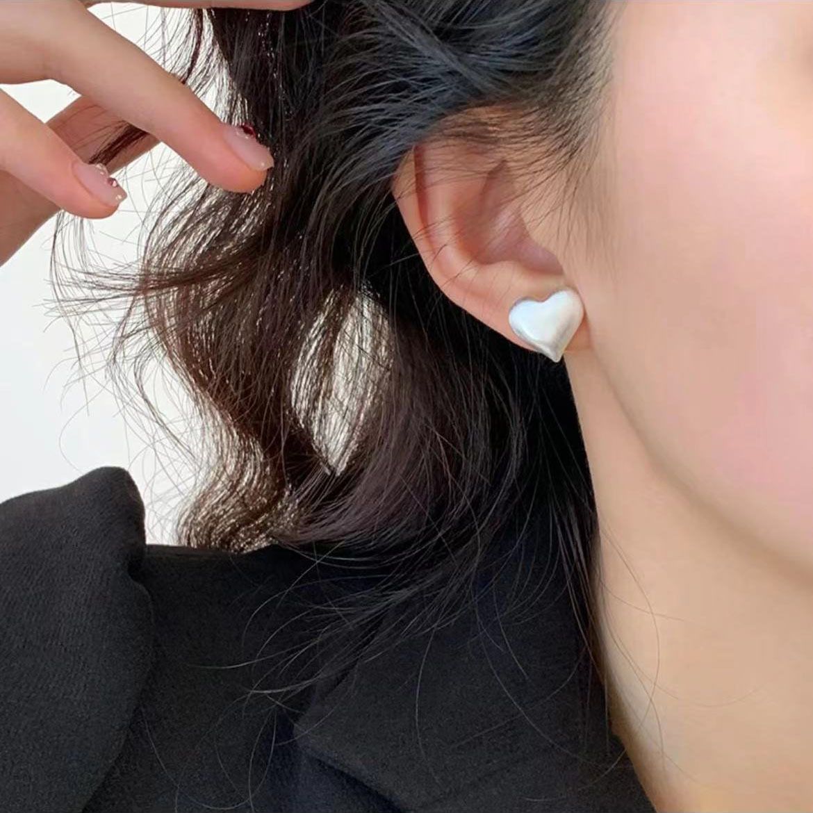 1 pair of brushed metal pearl brushed heart-shaped earrings silver needle earrings