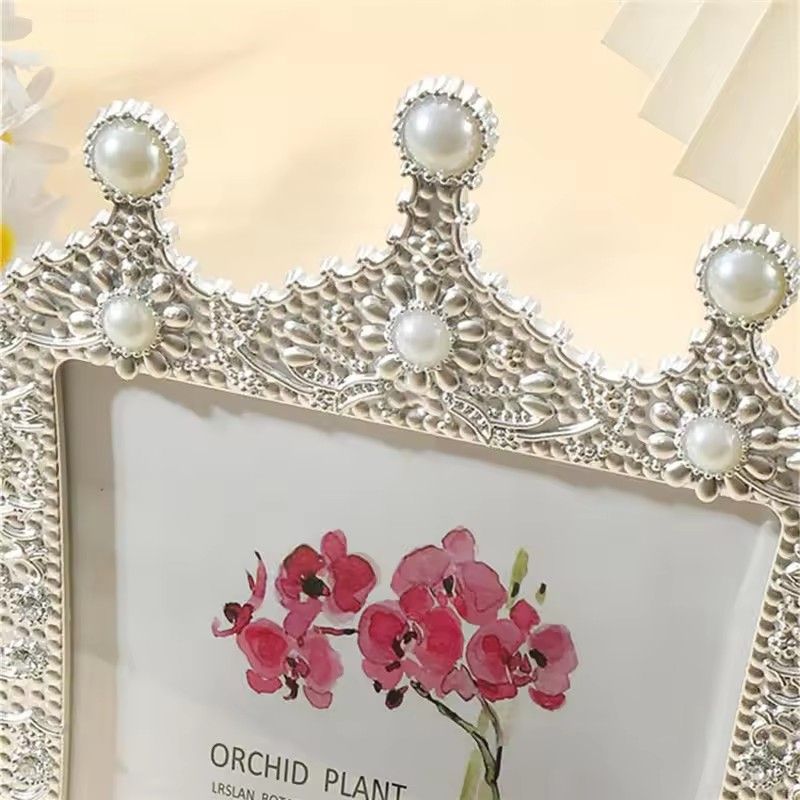1 children's photo frame inlaid with imitation pearls and rhinestone crowns for room tabletop Christmas and Halloween decoration