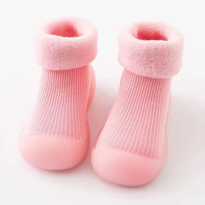 Warm shoes for newborns aged 0 to 4, walking shoes for toddlers, and thick winter walking shoes with added fleece for newborns