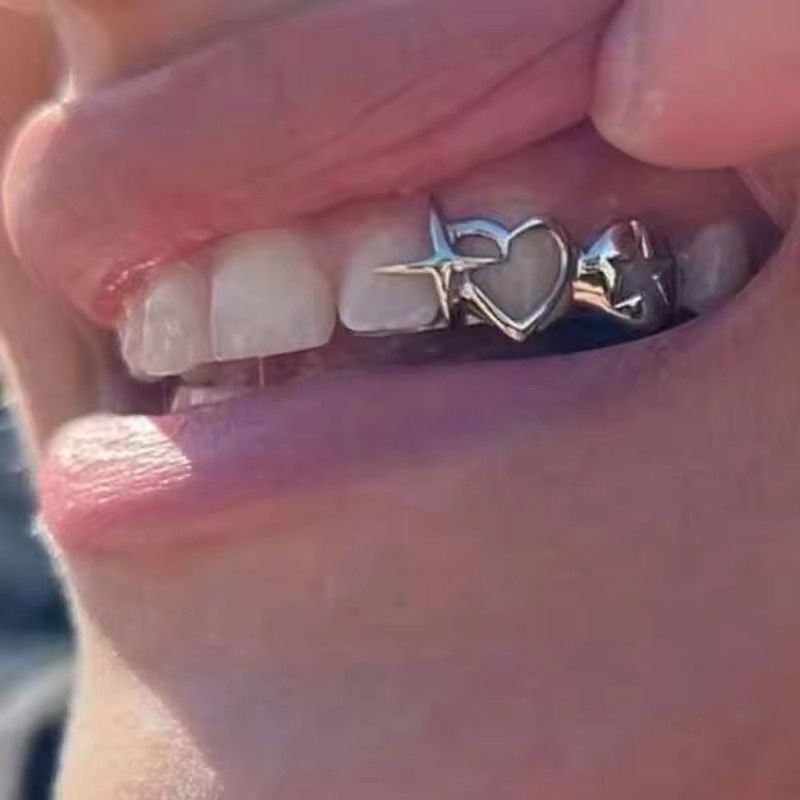 Hollow Heart Punk Hip Hop Men's and Women's Tooth Hat Retro Silver Double Love Star Tooth Diamond Couple Jewelry AccessoriesC-637