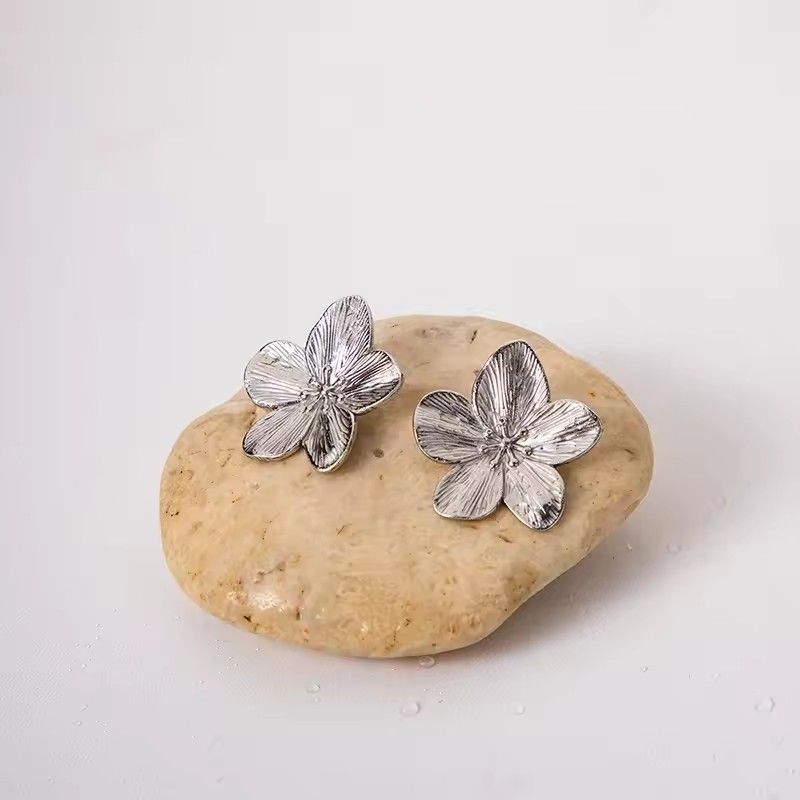 Vintage style and floral hypoallergenic earrings, high-quality 18k gold-plated stainless steel women's party earrings