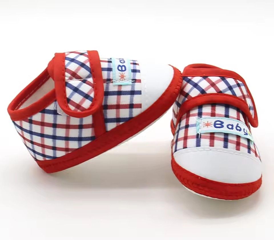 2025 casual newborn shoes, soft sole, girls' warm cordless shoes, ultra light and comfortable multifunctional slippers