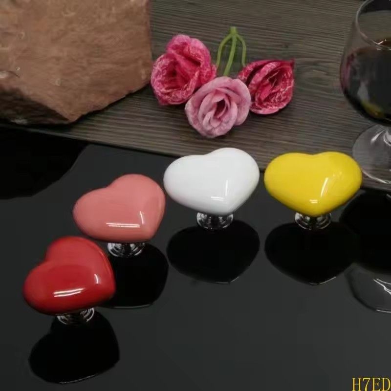 1pc Colorful Love Heart Shaped Plastic Toilet Tank Button Help Adhesive Handle, Portable Accessory Handle Press Tool