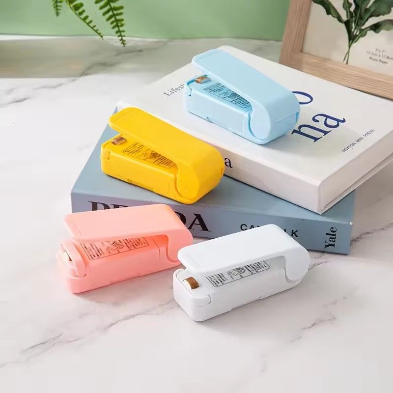 Mini Packaging Sealer, Insulated Plastic Bag for Food, Portable Sealing for Snacks, Kitchen Tools