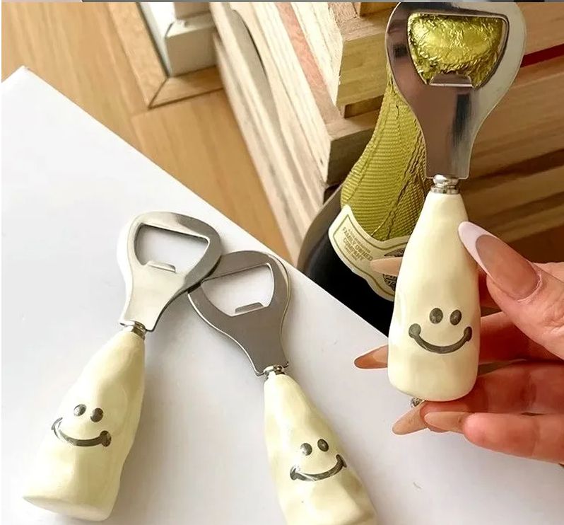 1pcs Cute Smiling Face Beer Drink Bottle Opener with Creative Liftable Stainless Steel Multifunctional Ceramic Handle