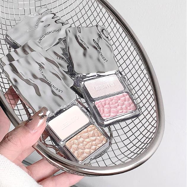 1PC  Two-color Highlight Powder, Brightening the Face, Ultra-Fine Soft Texture for Natural Glow, Enhances Facial Dimension