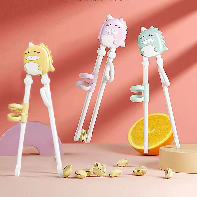 1PC Cartoon Learner Training Chopsticks Free Kids Dinosaur Non-slip Chopsticks Sushi Baby Children Cute Tableware Eating Tool