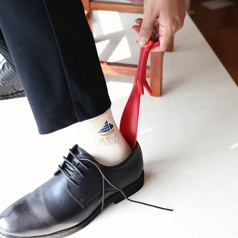 1PCShoe Accessory Tool Squirrel Shoe Horn Long Handled Shoehorn for Men Women Kids Seniors Shaped Shoe Puller Slip-on Aid Lifter