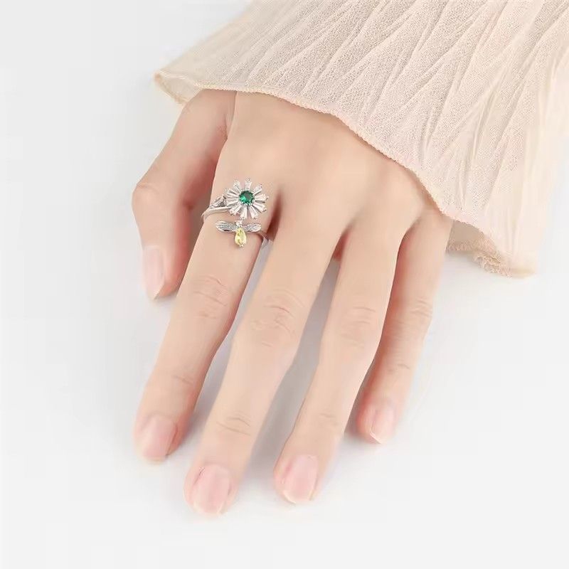 1PC  Fashion  Ring Anxiety for Women Multiple Crystal Flower Plant Finger Ring Girls Rotate Anti Stress Wedding Jewelry