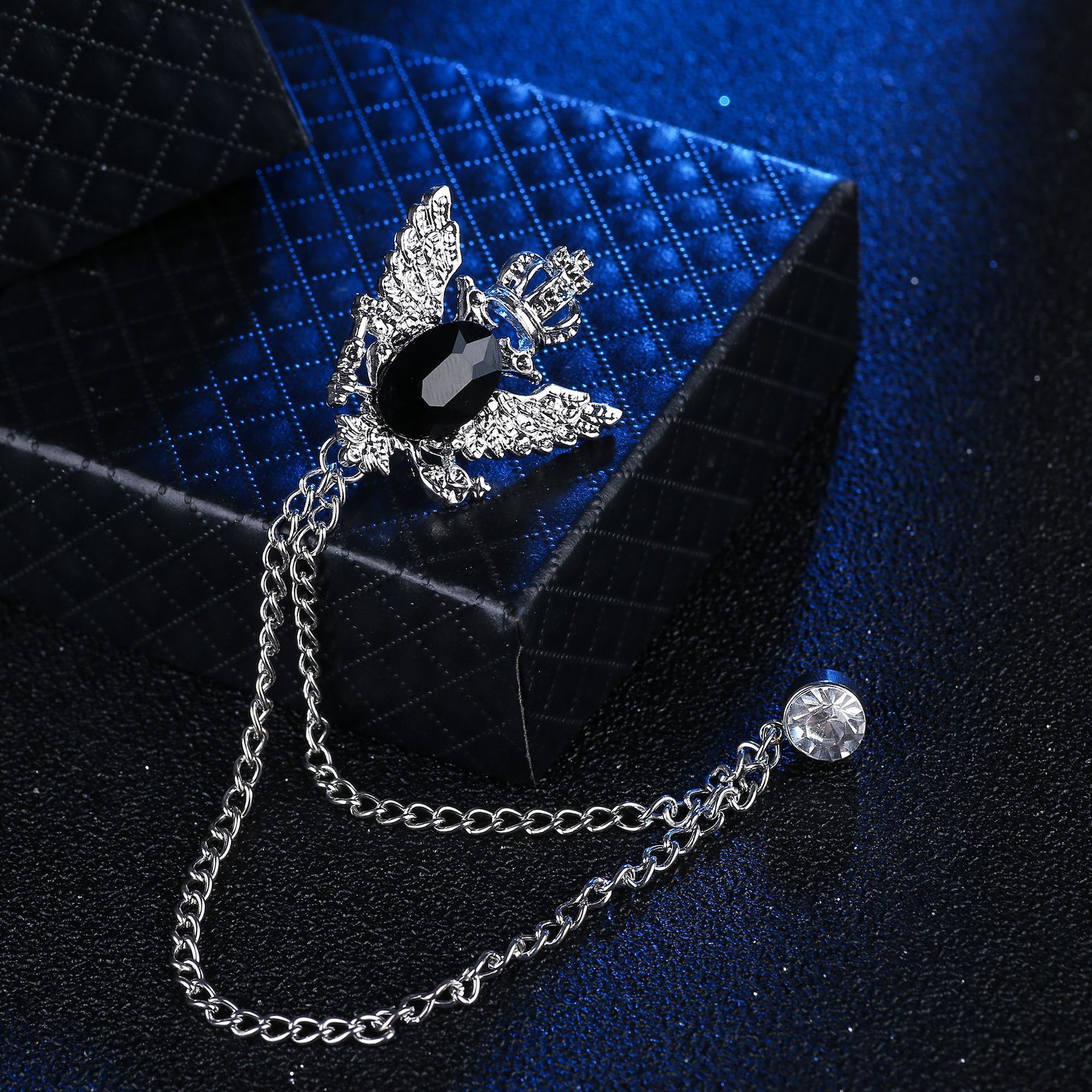 1PC Korean British Style Crown Bird Brooch Cross Suit Tassel Chain Lapel Pin Angle Wings Badge RetroFemaleCorsageMen Accessories