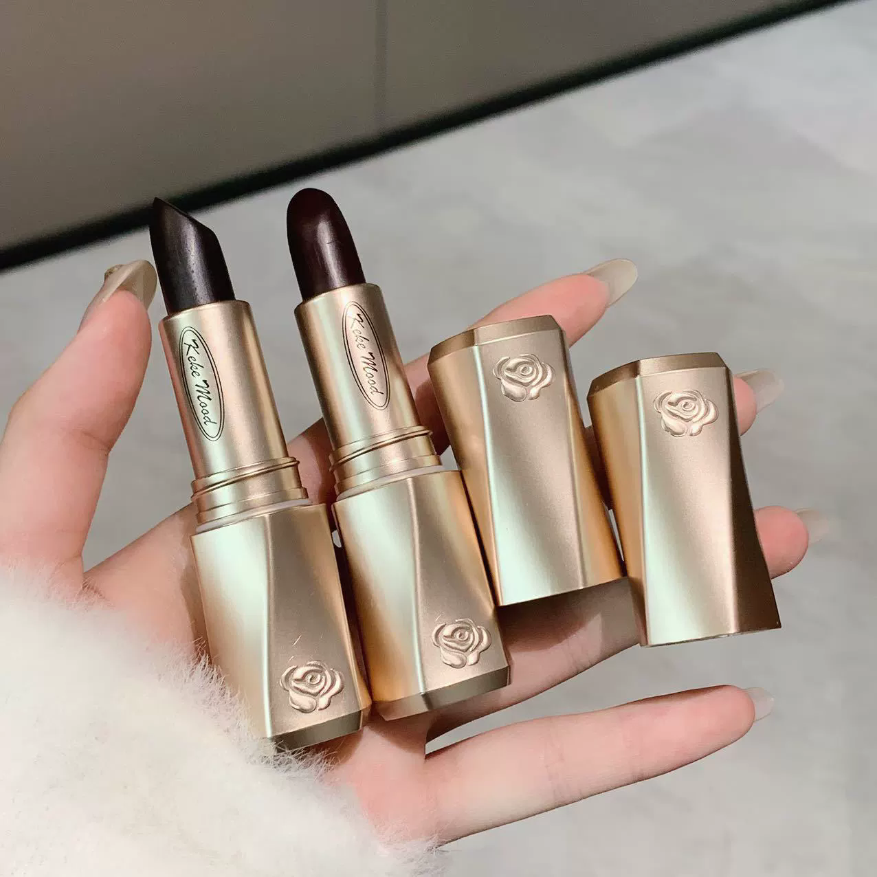 1PC Colored lipstick Moisturizing water gloss mirror lipstick lipstick Waterproof, durable, cup free view 3