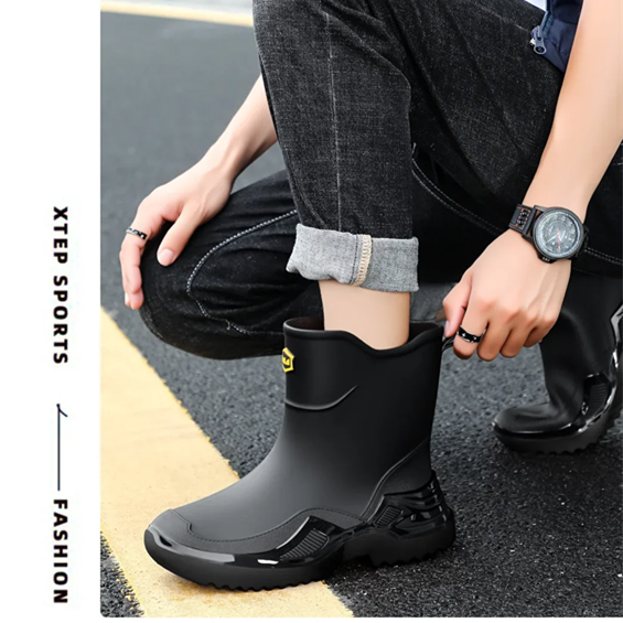Classic Korean Black Anti-Slip Men's Rubber Boots Short Tube Sports Style Thickened Environmental Protection Water Shoes Zapatos