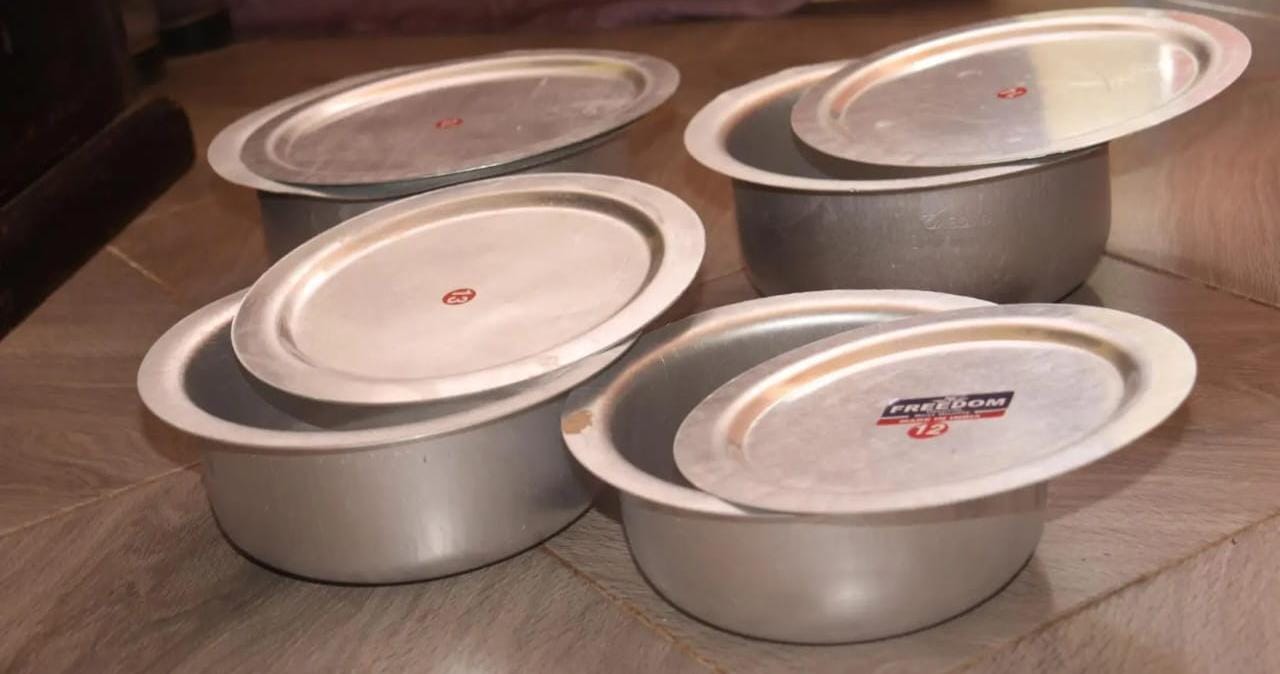 ♦️PERFECT FOR EVERYDAY COOKING-DONT MISS OUT🤗4pcs sufuria 💫 with lidsStainless aluminium offers cooking performance.



Ideal for open jiko or firewood cooking.



Durable and easy to clean



High