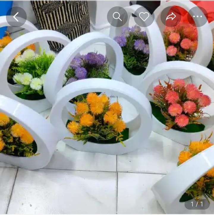 🥰ADD A TOUCH OF NATURE-BROWSE OUR BLOOMS🥳Mini Bonsai Cute Artificial Flowers Green Plants Plastic Flower 

Table Decoration Mini Bonsai With Pots


Occasion table、bathroom 、balcony desktop decoratio
