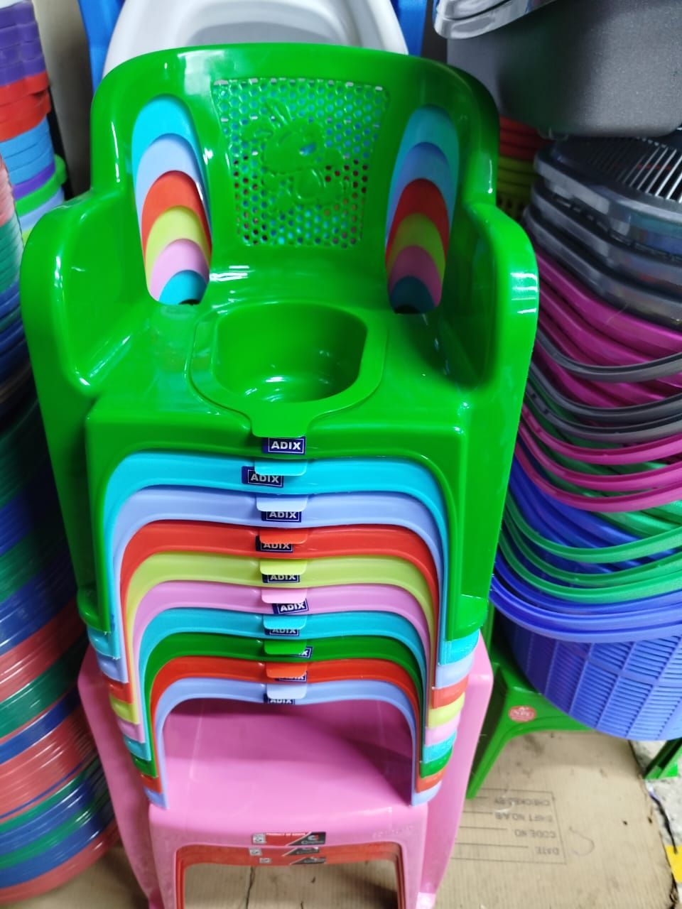 🥰🎈⭐️Make potty training a breeze with the ADIX Baby Chair with Potty! This 2-in-1 wonder doubles as a comfy seat and a convenient potty, designed with toddlers in mind. With its cute, sturdy design