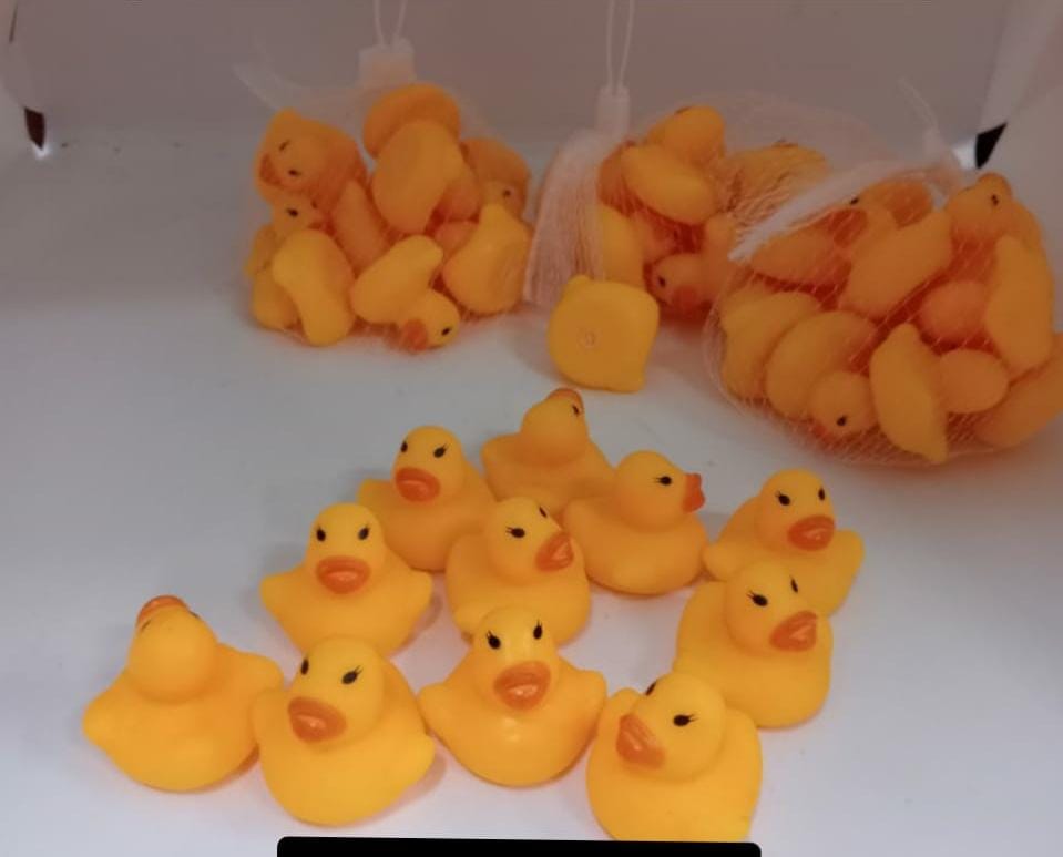 ⚡️🫴"Quack-tastic Fun! This adorable 24-piece set of baby duck toys is perfect for bath time, party favors, or just waddling into playtime adventures. Bright, cheerful, and sized just right for little