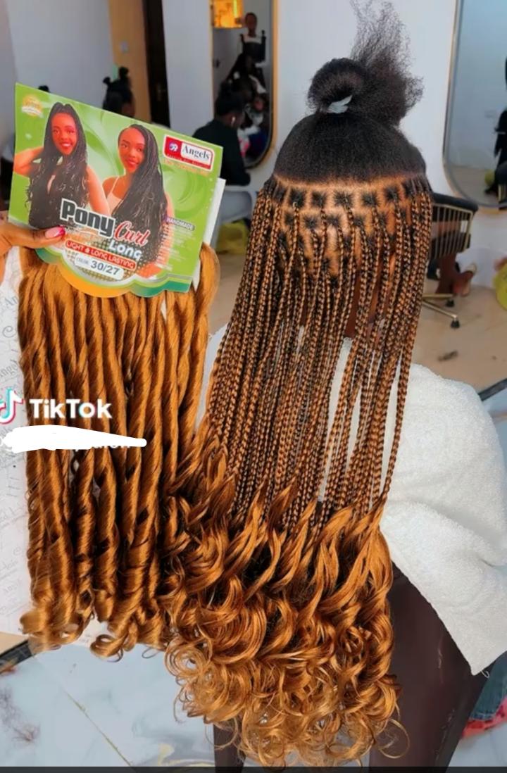 Pony Curl Long. Shiny, soft and thin fiber. Light weight and long lasting .Tangle free.