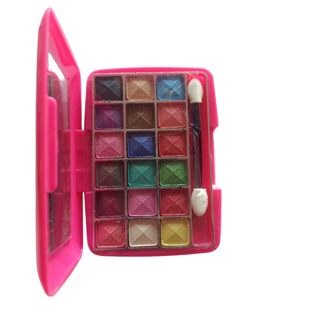 Charm Max 18 color Eyeshadow. view 2