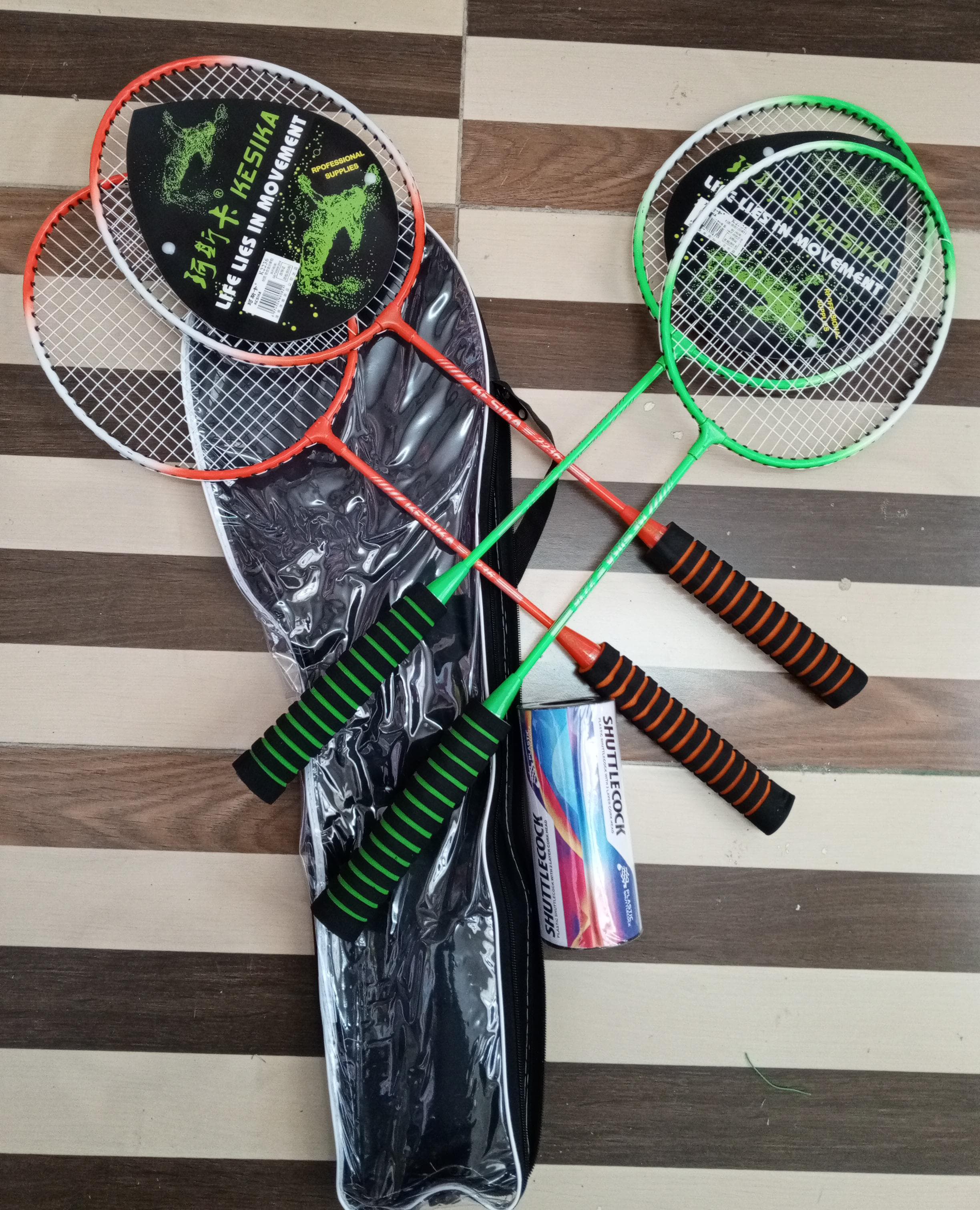 Badminton Racket Shuttlecock Set, Steel Alloy Badminton Set Comfortable Grip Non-slip Orange and Green High Elastic Sponge for Gym, 2 rackets and 3 shuttlecock