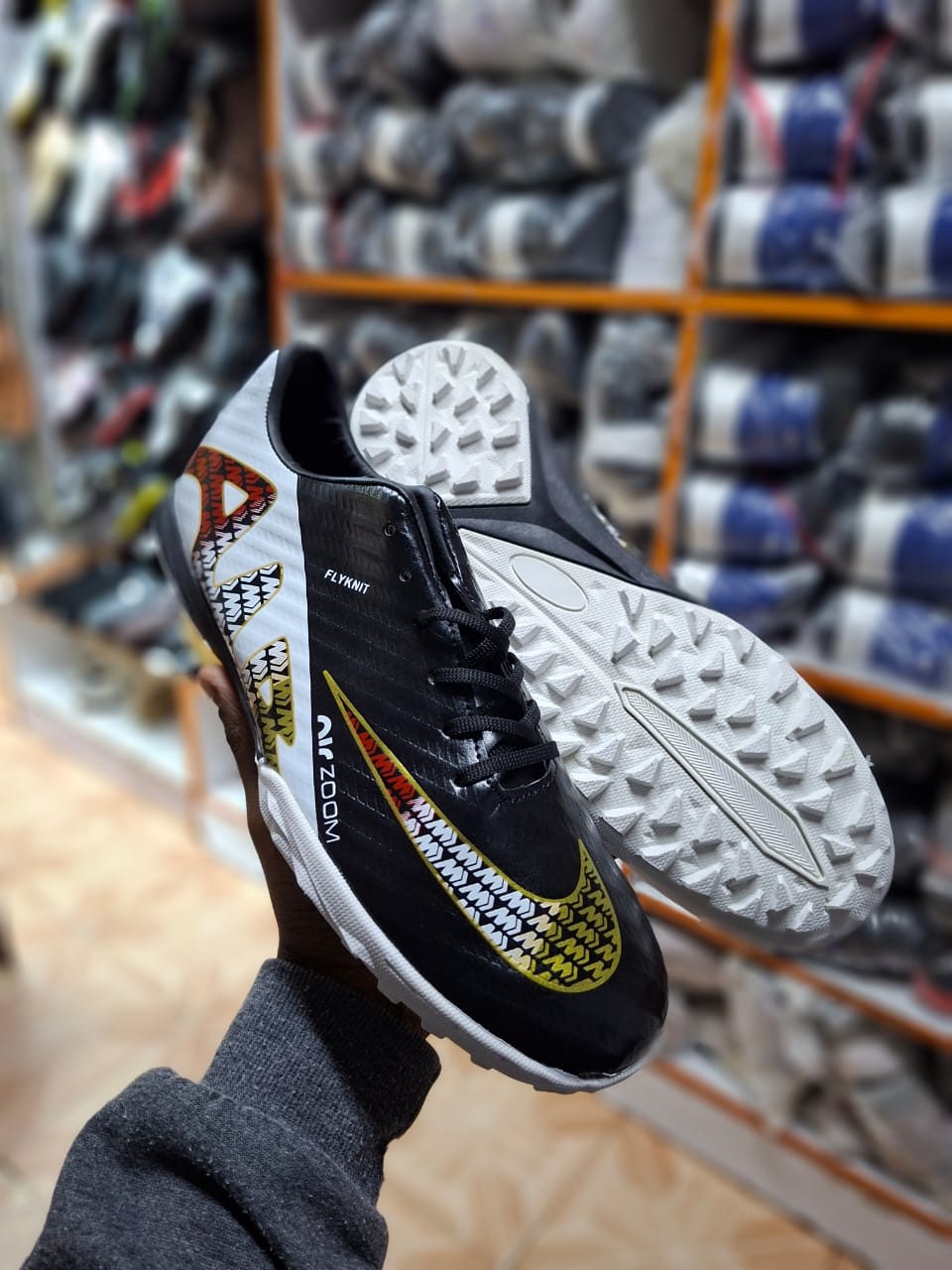 Men Soccer trainer boots Shoes Adult TF/FG High Ankle Football Boots Cleats Grass Training Sport Footwear Trend Men‘s Sneakers