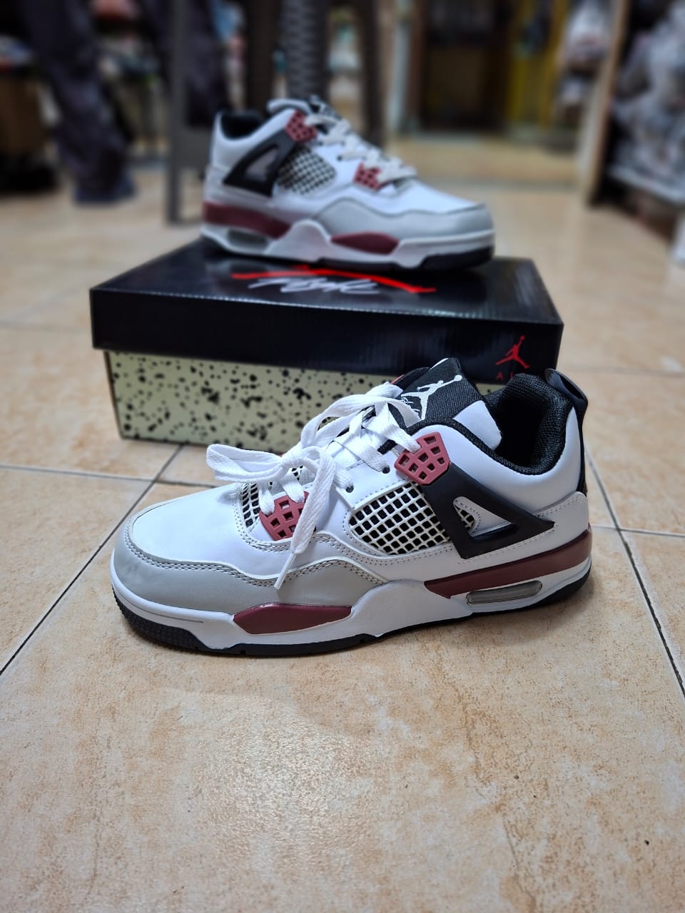 New fashion Quality Air jordan 4 J4 retro thunder unisex latest fashion affordable sneakers