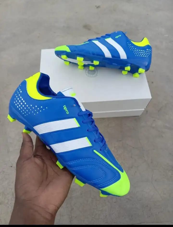 PROFESSIONAL SOCCER/FOOTBALL BOOTS High quality leather comfy football boots 🔥men and women dream football boot favorable for all playing grounds either carpet or dust ground ✨very cute❤‍🔥🥰