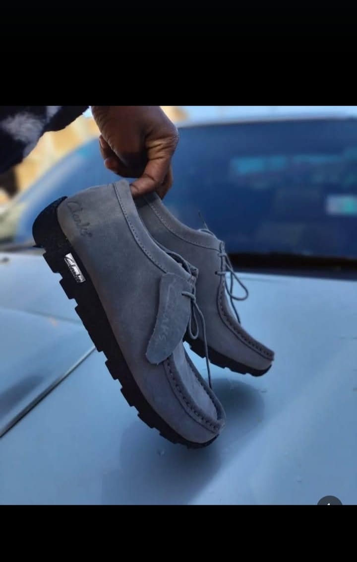 PURE LEATHER clarks wallabees loafers⚡ High quality UTILITY unisex sneakers⚡ 🔥❤️‍🔥 very cute looking 🥰unisex puuma cali women/men daily use comfortable sneakers⚡✨