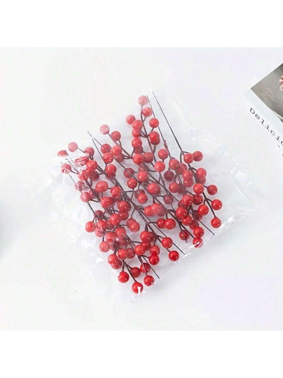 10PCS Artificial Red Berry Stems – Festive Christmas Decoration Set! ❤️🍒Bring a touch of holiday magic to your home with these vibrant red berry branches, perfect for Christmas trees, wreaths, and