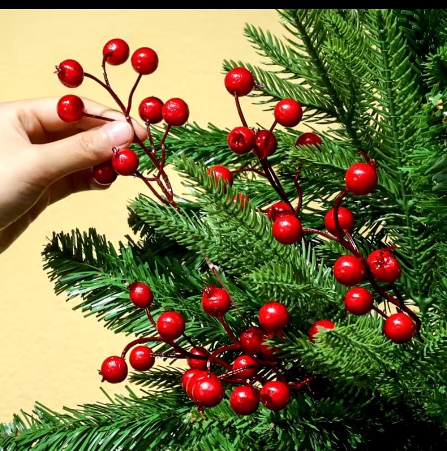 10PCS Artificial Red Berry Stems – Festive Christmas Decoration Set! ❤️🍒Bring a touch of holiday magic to your home with these vibrant red berry branches, perfect for Christmas trees, wreaths, and